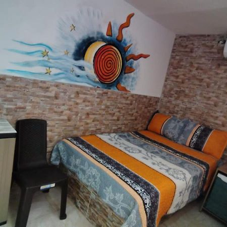San Andres Vive Paradise Habitaciones Con Bano Privado A 80Mts De La Playa Principal Kültér fotó